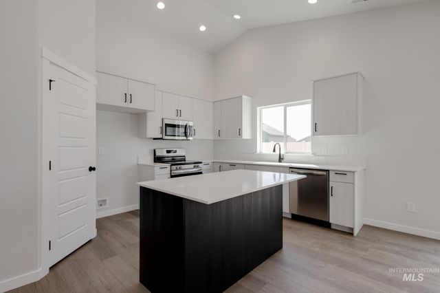8247 E Bright Angel Dr, Nampa, ID 83687