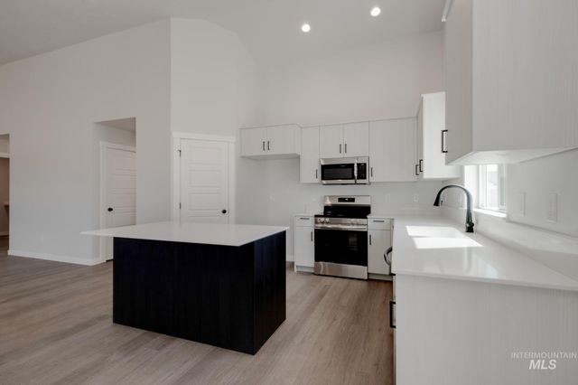 8247 E Bright Angel Dr, Nampa, ID 83687