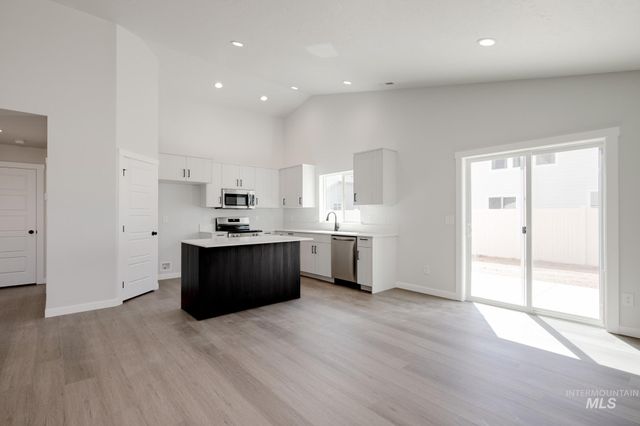 8247 E Bright Angel Dr, Nampa, ID 83687