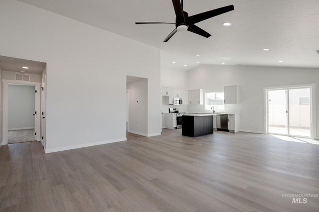 8247 E Bright Angel Dr, Nampa, ID 83687