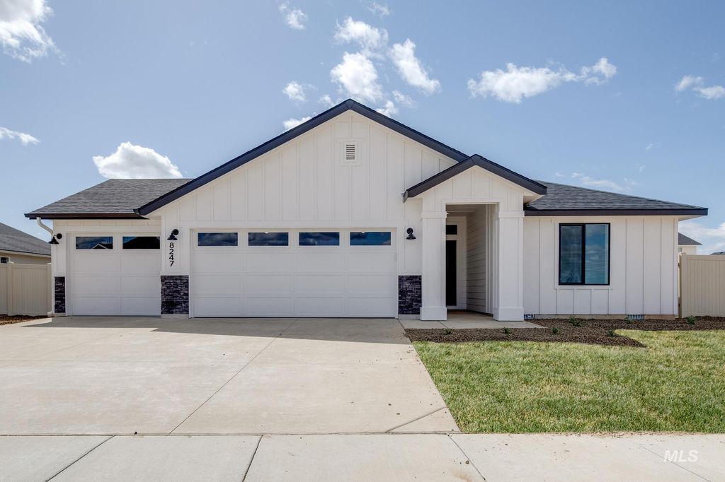 8247 E Bright Angel Dr, Nampa, ID 83687