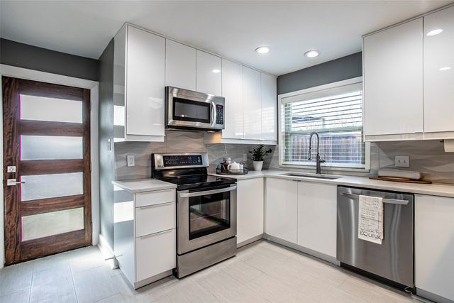 542 Harvest Hill Street, Lewisville, TX 75067