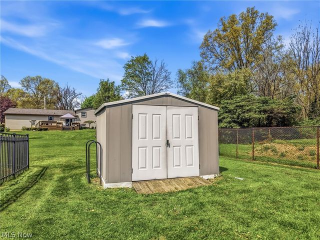 5758 Logan Arms Drive, Girard, OH 44420