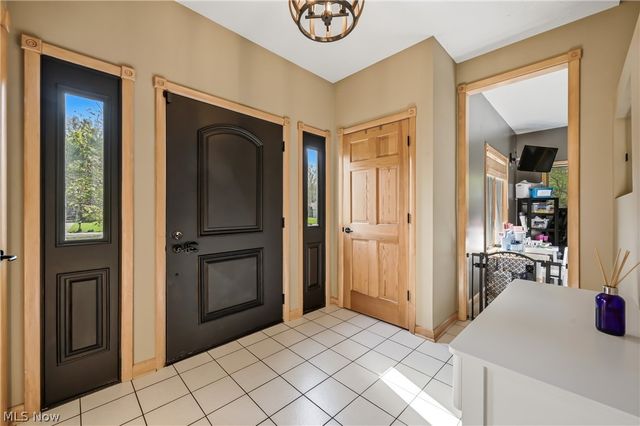 5758 Logan Arms Drive, Girard, OH 44420