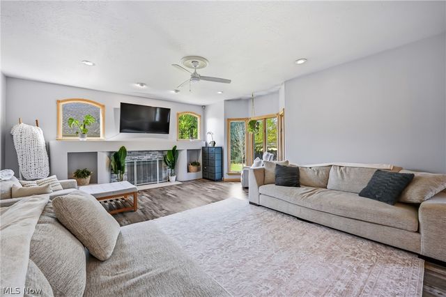 5758 Logan Arms Drive, Girard, OH 44420