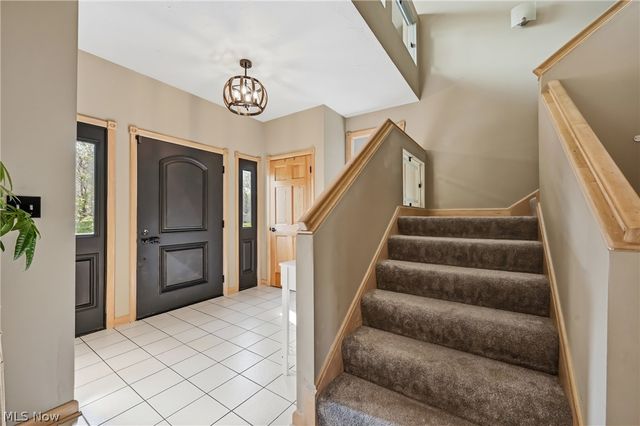 5758 Logan Arms Drive, Girard, OH 44420