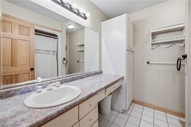 5758 Logan Arms Drive, Girard, OH 44420