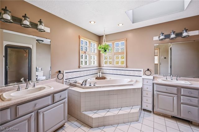 5758 Logan Arms Drive, Girard, OH 44420