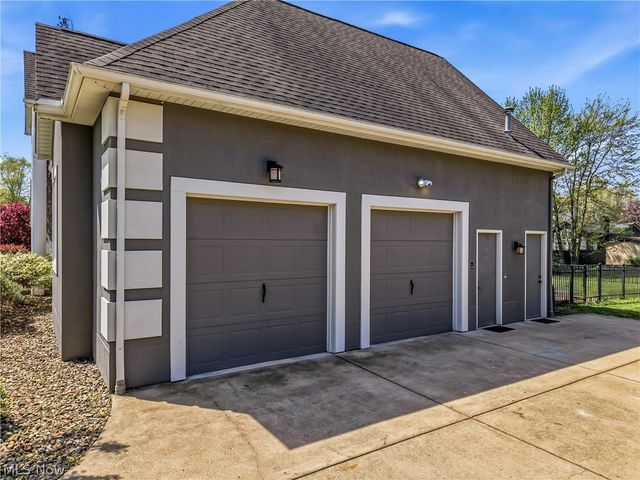 5758 Logan Arms Drive, Girard, OH 44420