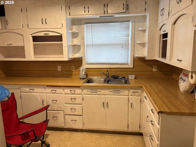 1293 HWY 99N, Eugene, OR 97402