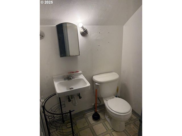 1293 HWY 99N, Eugene, OR 97402