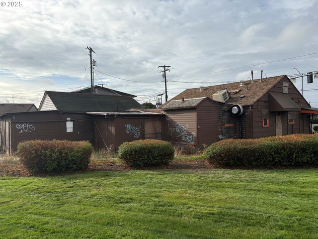 1293 HWY 99N, Eugene, OR 97402