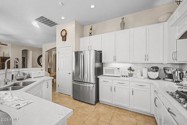 8714 W MORTEN Avenue, Glendale, AZ 85305