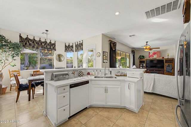 8714 W MORTEN Avenue, Glendale, AZ 85305
