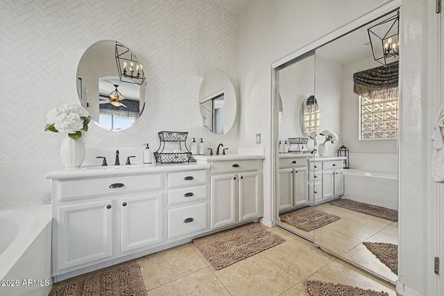 8714 W MORTEN Avenue, Glendale, AZ 85305