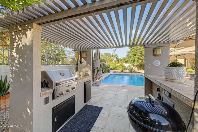8714 W MORTEN Avenue, Glendale, AZ 85305