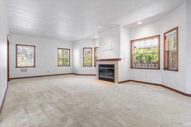 7420 Woodland Ave, Sebastopol, CA 95472