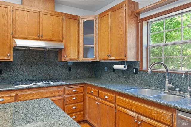 7420 Woodland Ave, Sebastopol, CA 95472