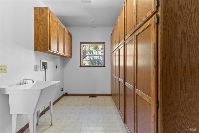 7420 Woodland Ave, Sebastopol, CA 95472