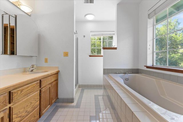 7420 Woodland Ave, Sebastopol, CA 95472