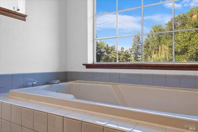 7420 Woodland Ave, Sebastopol, CA 95472