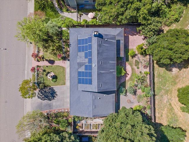 7420 Woodland Ave, Sebastopol, CA 95472