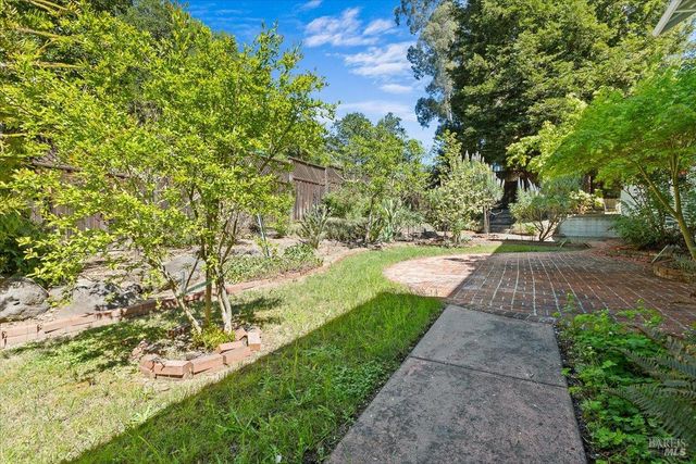 7420 Woodland Ave, Sebastopol, CA 95472