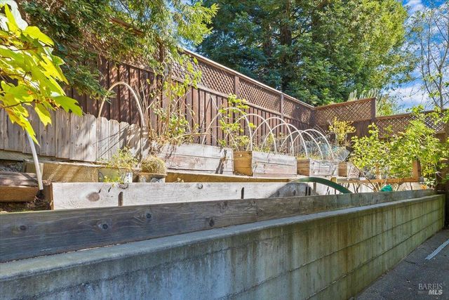 7420 Woodland Ave, Sebastopol, CA 95472