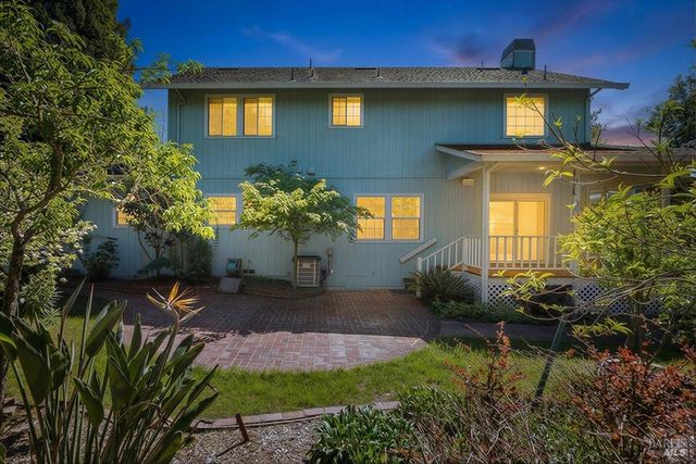 7420 Woodland Ave, Sebastopol, CA 95472