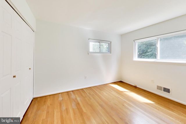 11907 HUNTERS LN, North Bethesda, MD 20852