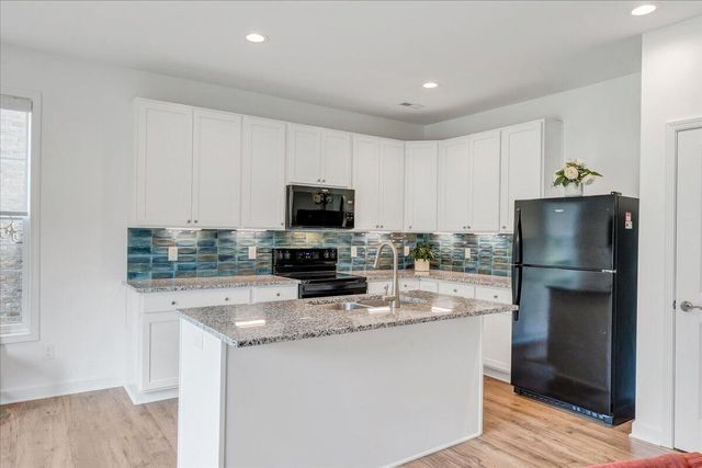 216 Stonecreek WAY, Roanoke, VA 24019