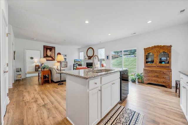 216 Stonecreek WAY, Roanoke, VA 24019
