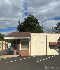 15 Greenbrook Road, North Plainfield, NJ 07060