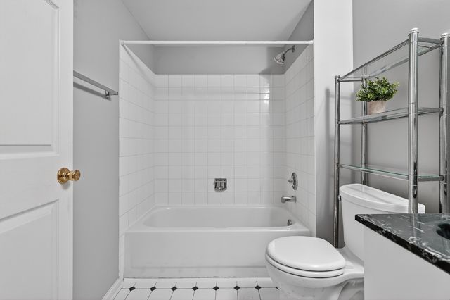 1643 COLFAX Court 4, Bartlett, IL 60103