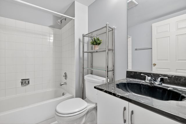 1643 COLFAX Court 4, Bartlett, IL 60103