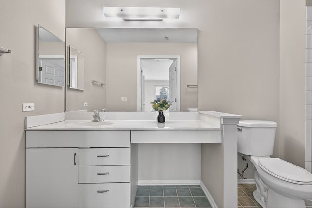 1643 COLFAX Court 4, Bartlett, IL 60103