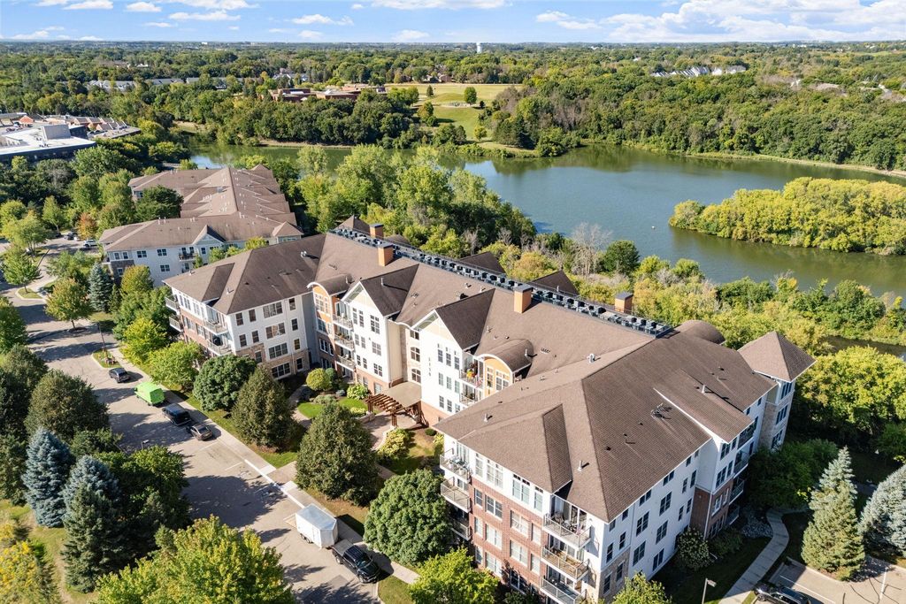 3110 N Chestnut Street 301, Chaska, MN 55318 — exterior