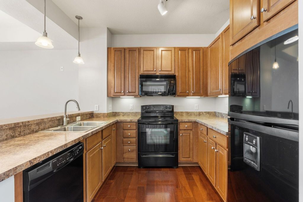 3110 N Chestnut Street 301, Chaska, MN 55318 — photo 5