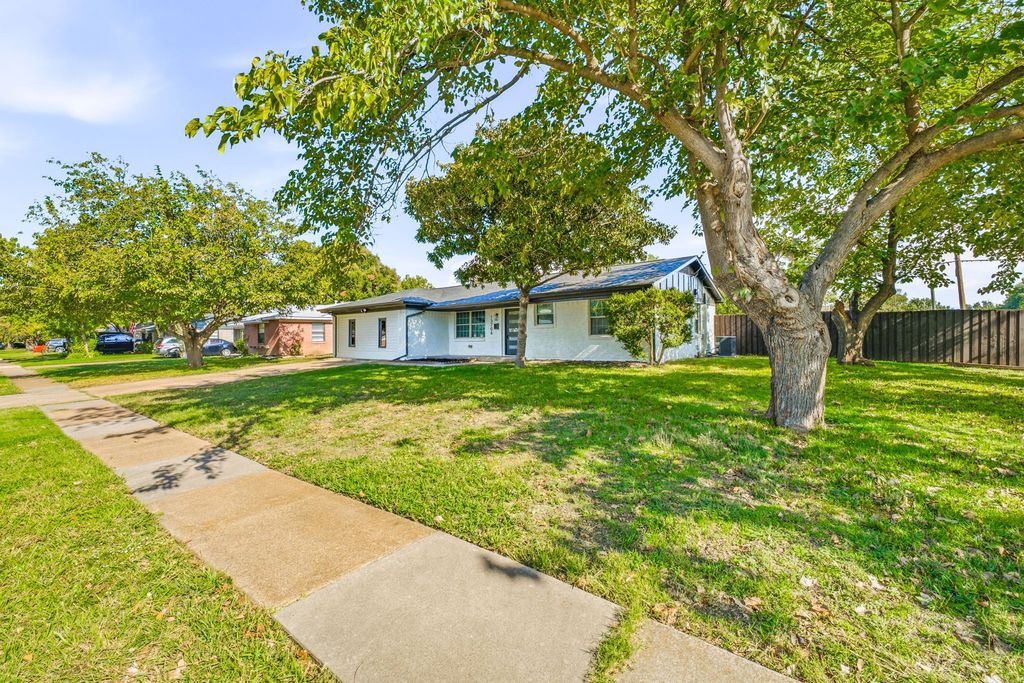 13706 Janwood Lane, Farmers Branch, TX 75234 — photo 4