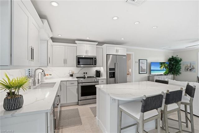 20 Bayview BLVD, Fort Myers Beach, FL 33931