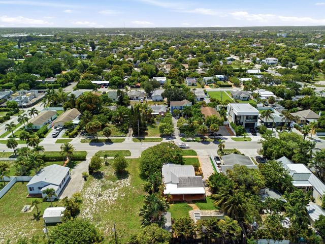 227 S SWINTON Avenue, Delray Beach, FL 33444