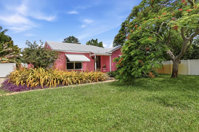 227 S SWINTON Avenue, Delray Beach, FL 33444