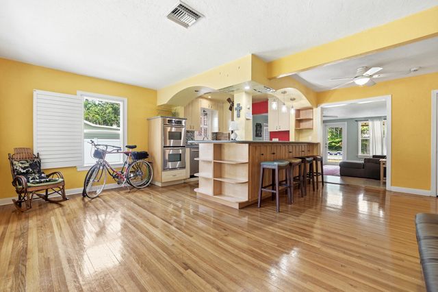 227 S SWINTON Avenue, Delray Beach, FL 33444