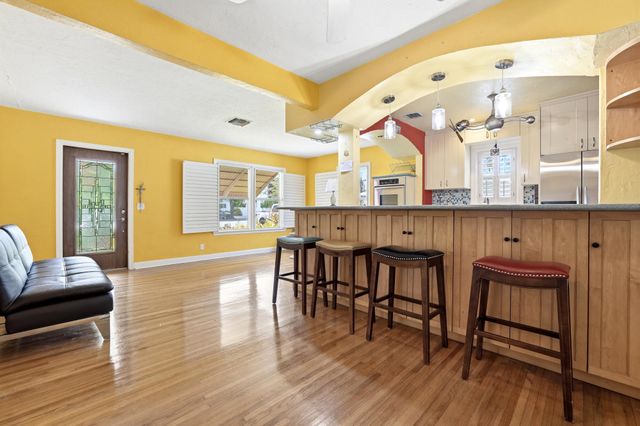 227 S SWINTON Avenue, Delray Beach, FL 33444
