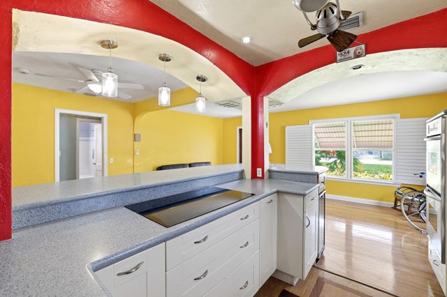 227 S SWINTON Avenue, Delray Beach, FL 33444