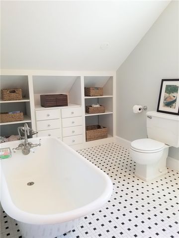 19 Stockholm Street, Newport, RI 02840