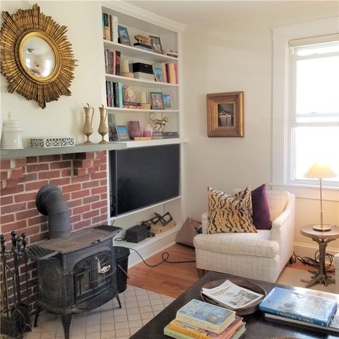19 Stockholm Street, Newport, RI 02840