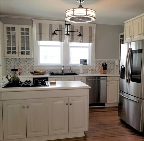 19 Stockholm Street, Newport, RI 02840