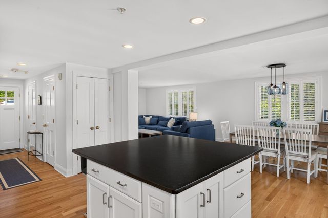 739 Main Street 1E, Chatham, MA 02633