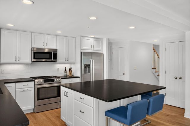 739 Main Street 1E, Chatham, MA 02633